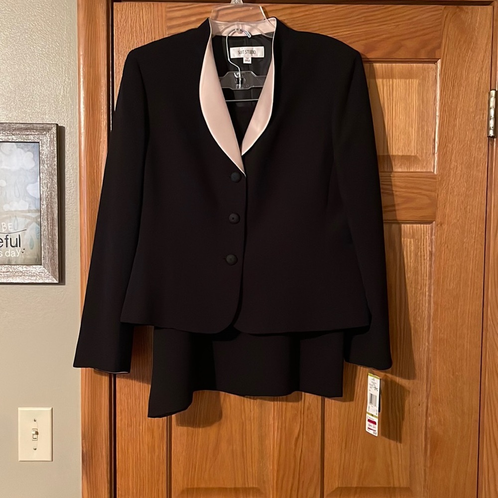 Suit studio 2 pc women’s suit set
